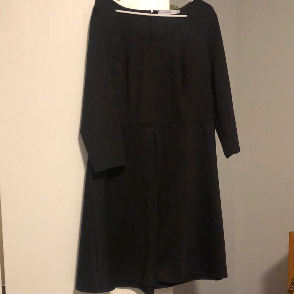 Black dress w/ Mid length sleeves